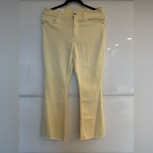 Light yellow J.Jill jeans, comfortable fit, stylish and versatile. Size 6